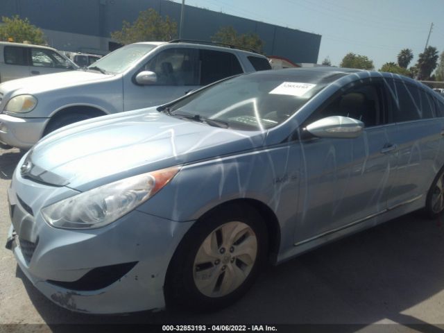 Photo 5 VIN: KMHEC4A44CA037410 - HYUNDAI SONATA 