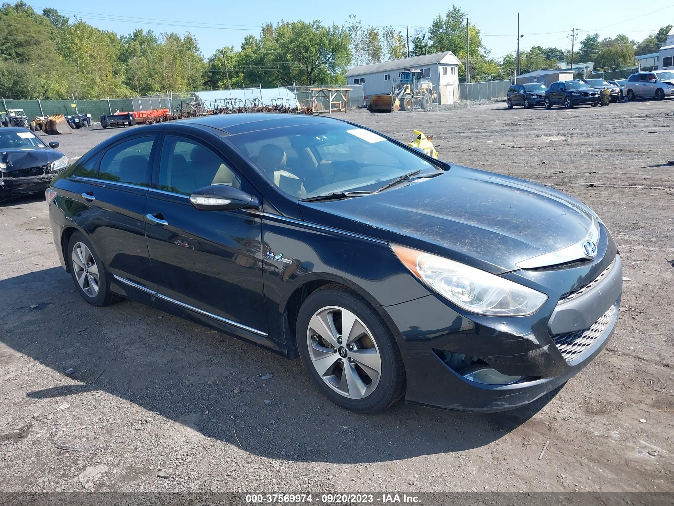 Photo 0 VIN: KMHEC4A44CA043692 - HYUNDAI SONATA 