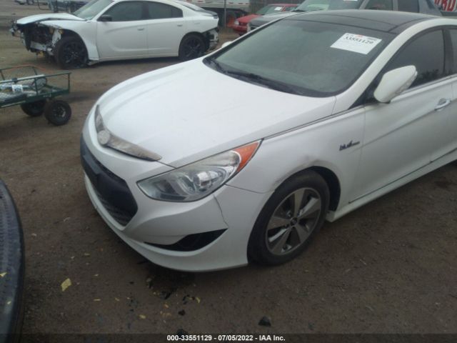 Photo 5 VIN: KMHEC4A44CA063179 - HYUNDAI SONATA 