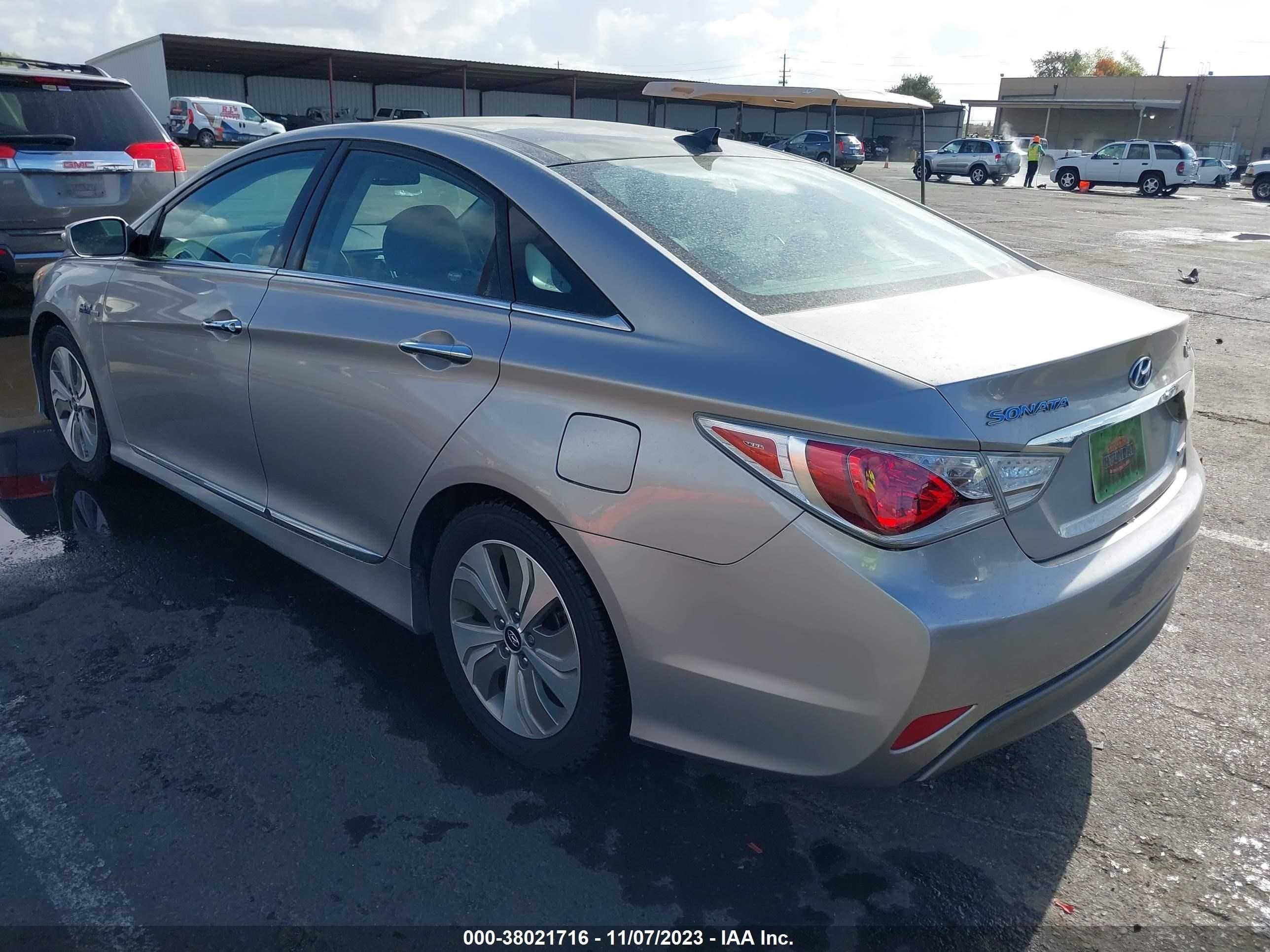 Photo 2 VIN: KMHEC4A44DA070683 - HYUNDAI SONATA 