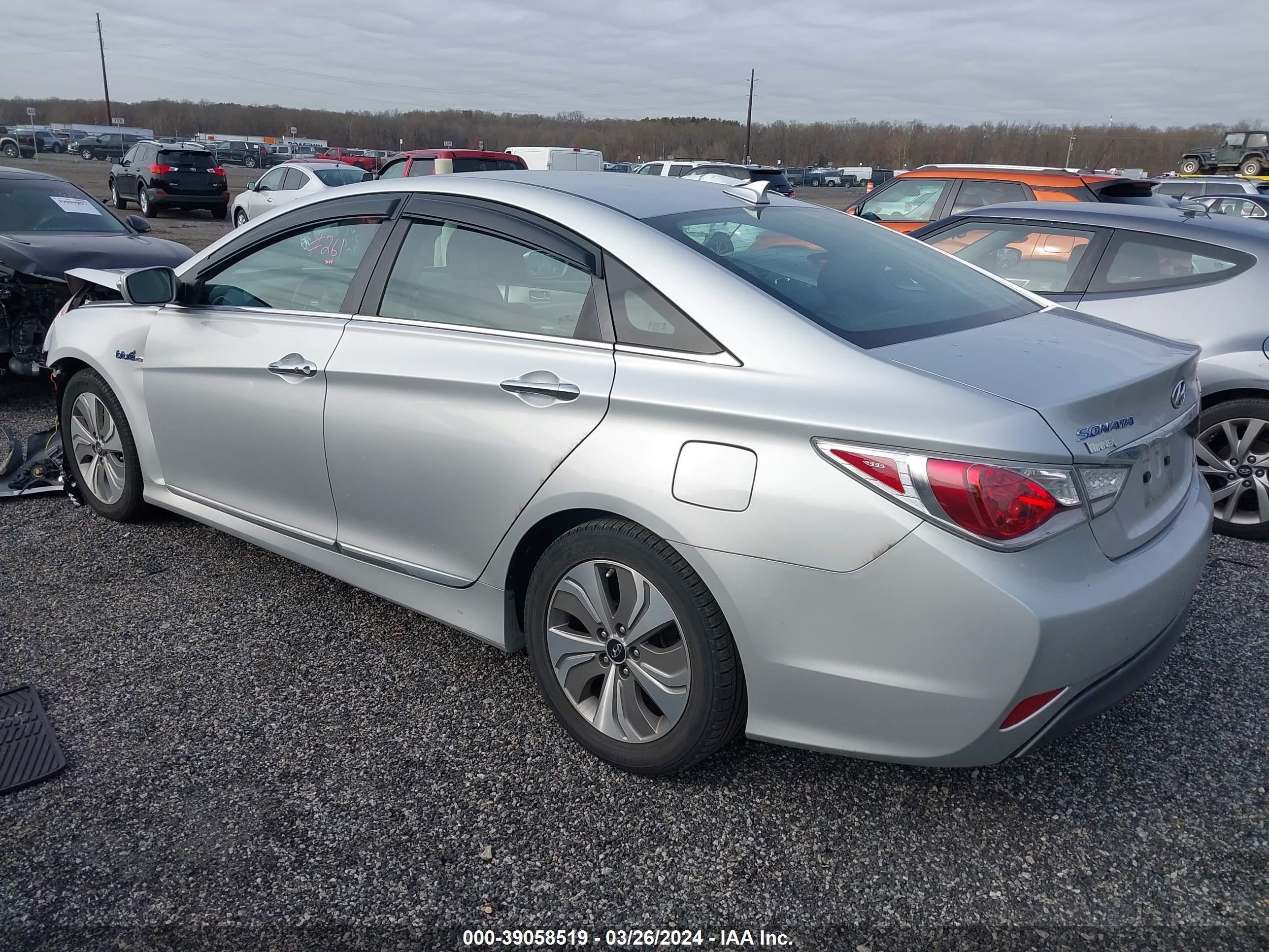 Photo 2 VIN: KMHEC4A44DA098273 - HYUNDAI SONATA 