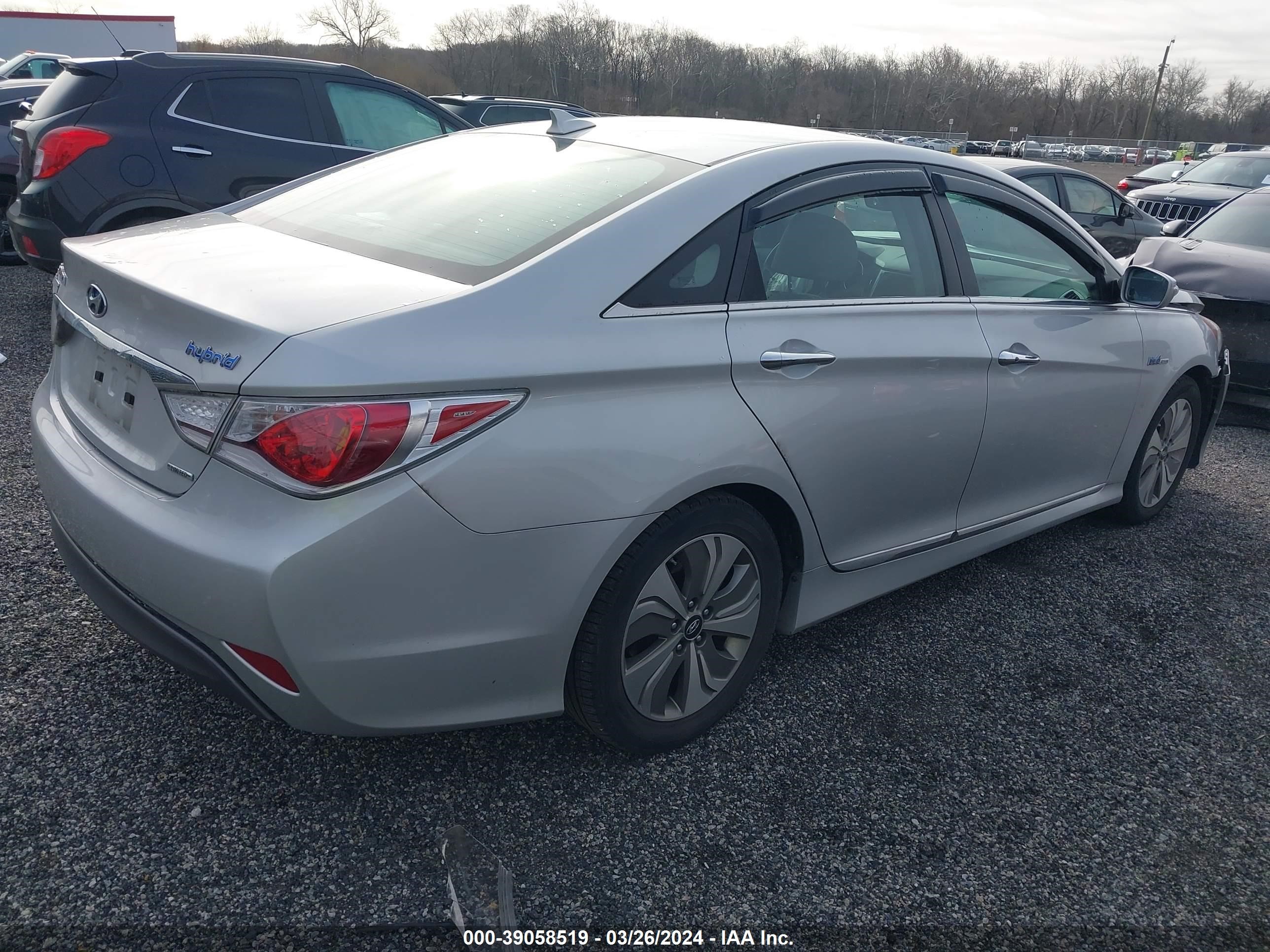 Photo 3 VIN: KMHEC4A44DA098273 - HYUNDAI SONATA 