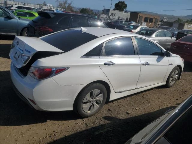 Photo 2 VIN: KMHEC4A44FA124700 - HYUNDAI SONATA HYB 