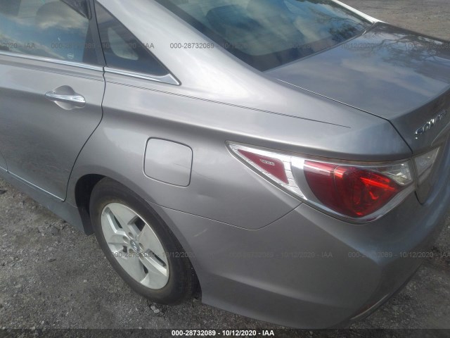 Photo 5 VIN: KMHEC4A45BA000820 - HYUNDAI SONATA 