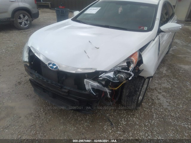 Photo 5 VIN: KMHEC4A45BA001224 - HYUNDAI SONATA 