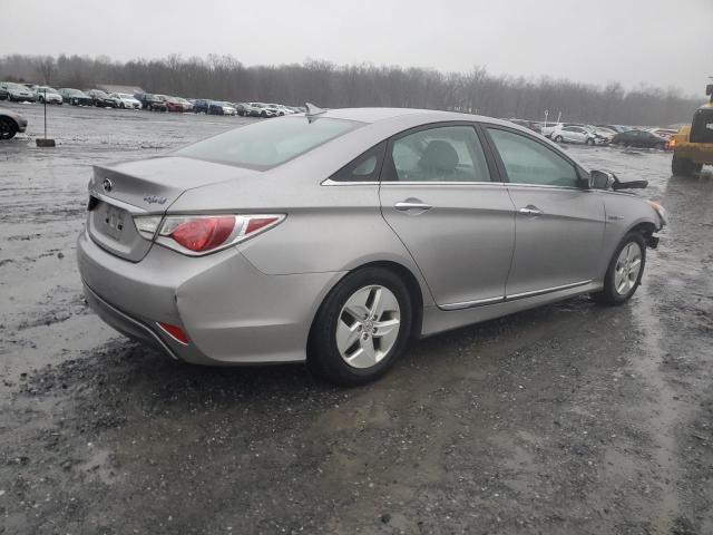 Photo 2 VIN: KMHEC4A45BA003913 - HYUNDAI SONATA 