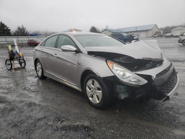 Photo 3 VIN: KMHEC4A45BA003913 - HYUNDAI SONATA 