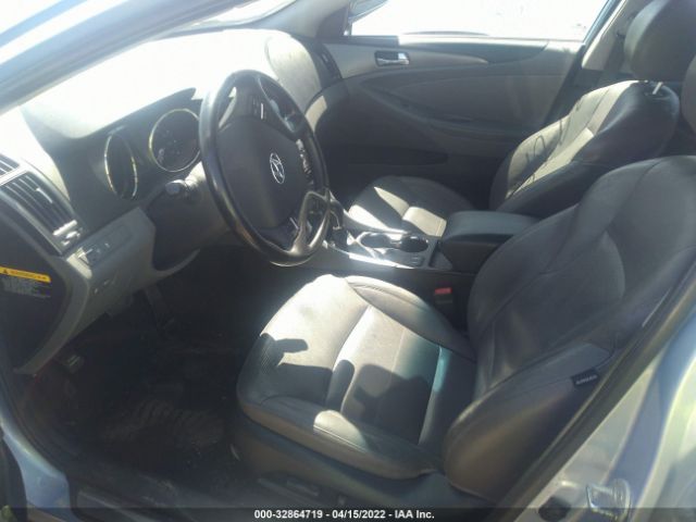 Photo 4 VIN: KMHEC4A45CA026660 - HYUNDAI SONATA 