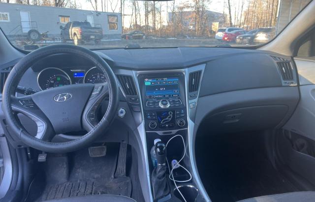 Photo 8 VIN: KMHEC4A45CA047797 - HYUNDAI SONATA 