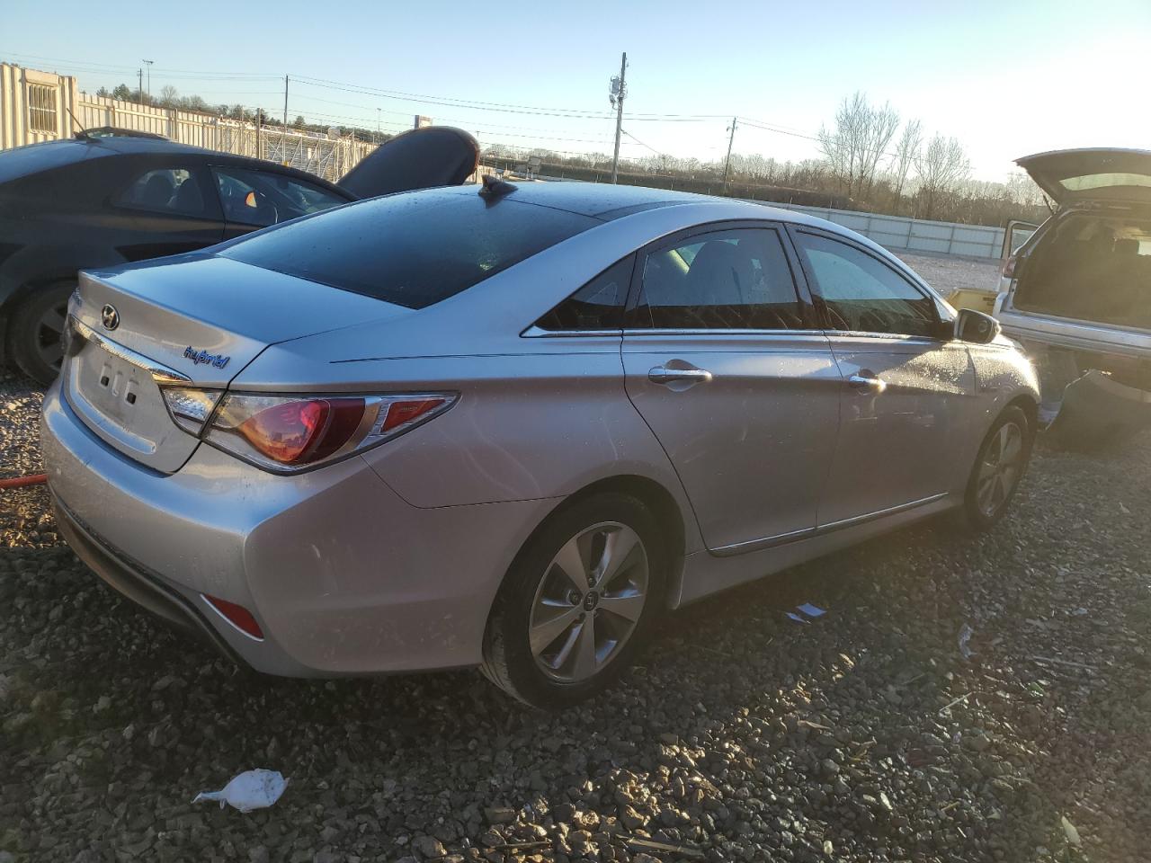 Photo 2 VIN: KMHEC4A45CA055107 - HYUNDAI SONATA 