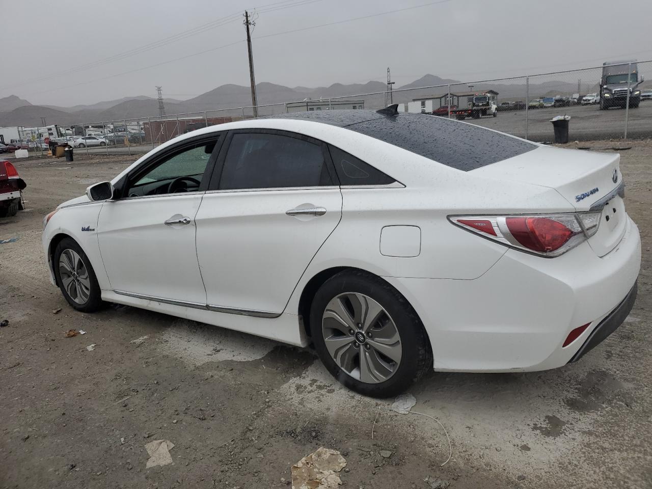 Photo 1 VIN: KMHEC4A45DA064777 - HYUNDAI SONATA 