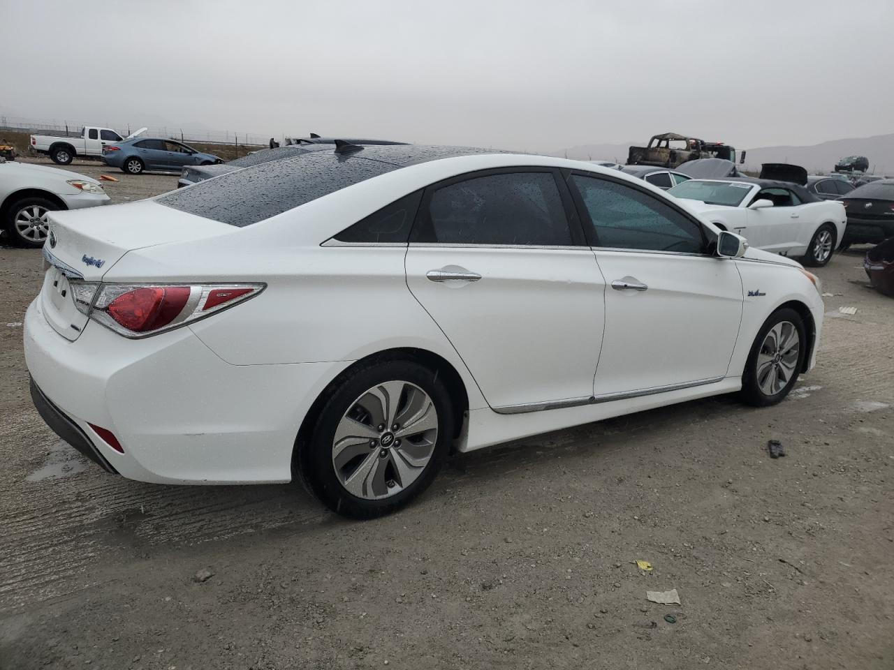 Photo 2 VIN: KMHEC4A45DA064777 - HYUNDAI SONATA 