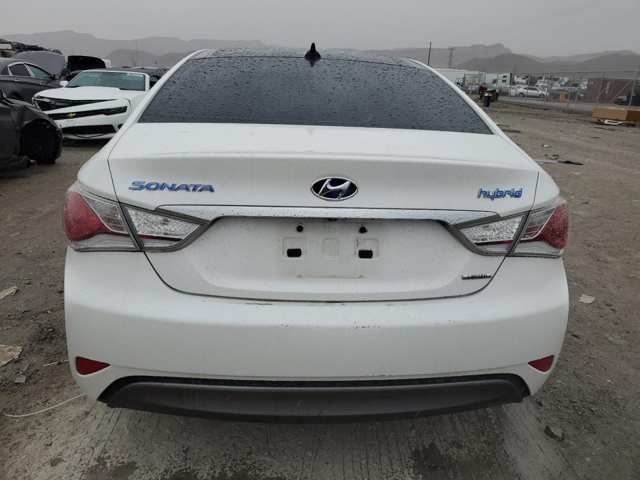 Photo 5 VIN: KMHEC4A45DA064777 - HYUNDAI SONATA 