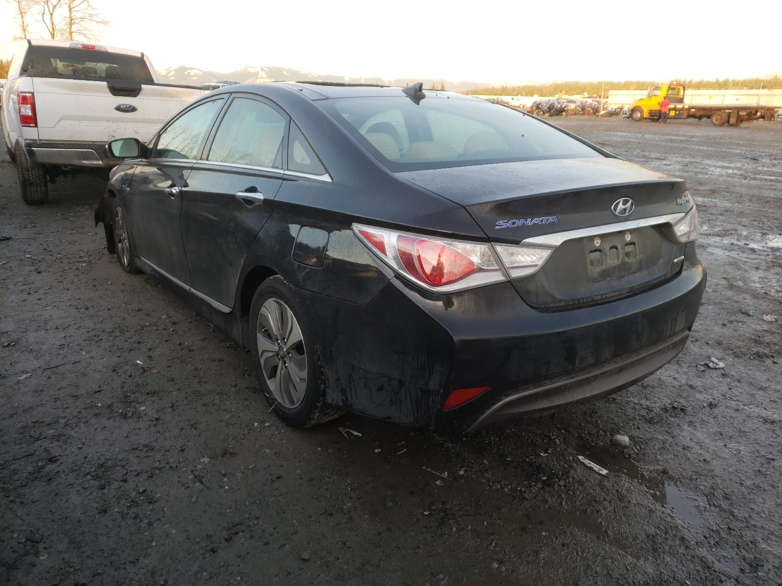 Photo 2 VIN: KMHEC4A45FA135558 - HYUNDAI SONATA HYB 