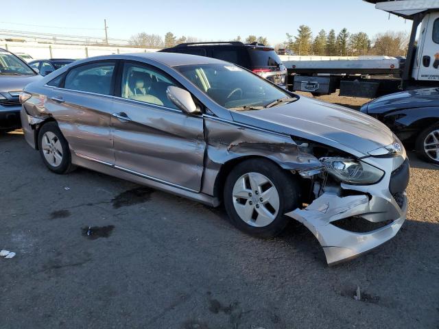 Photo 3 VIN: KMHEC4A46BA001815 - HYUNDAI SONATA HYB 