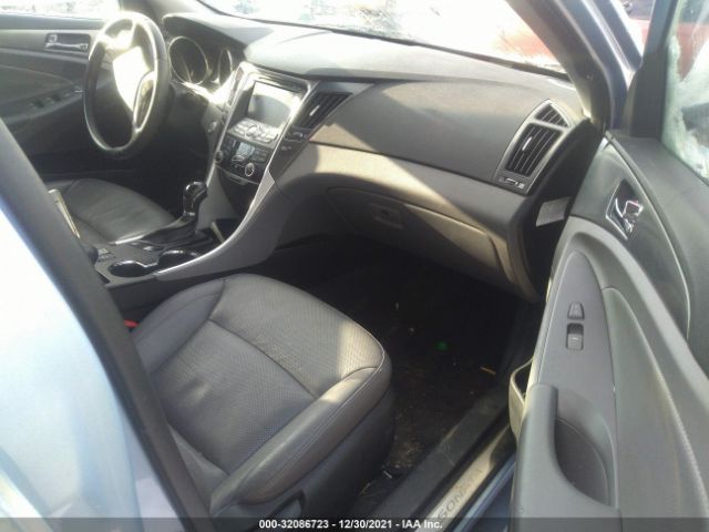 Photo 4 VIN: KMHEC4A46BA007940 - HYUNDAI SONATA 