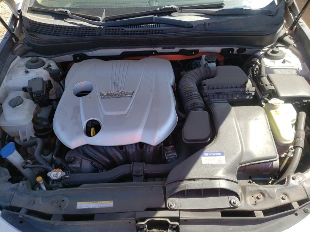 Photo 6 VIN: KMHEC4A46BA012619 - HYUNDAI SONATA HYB 