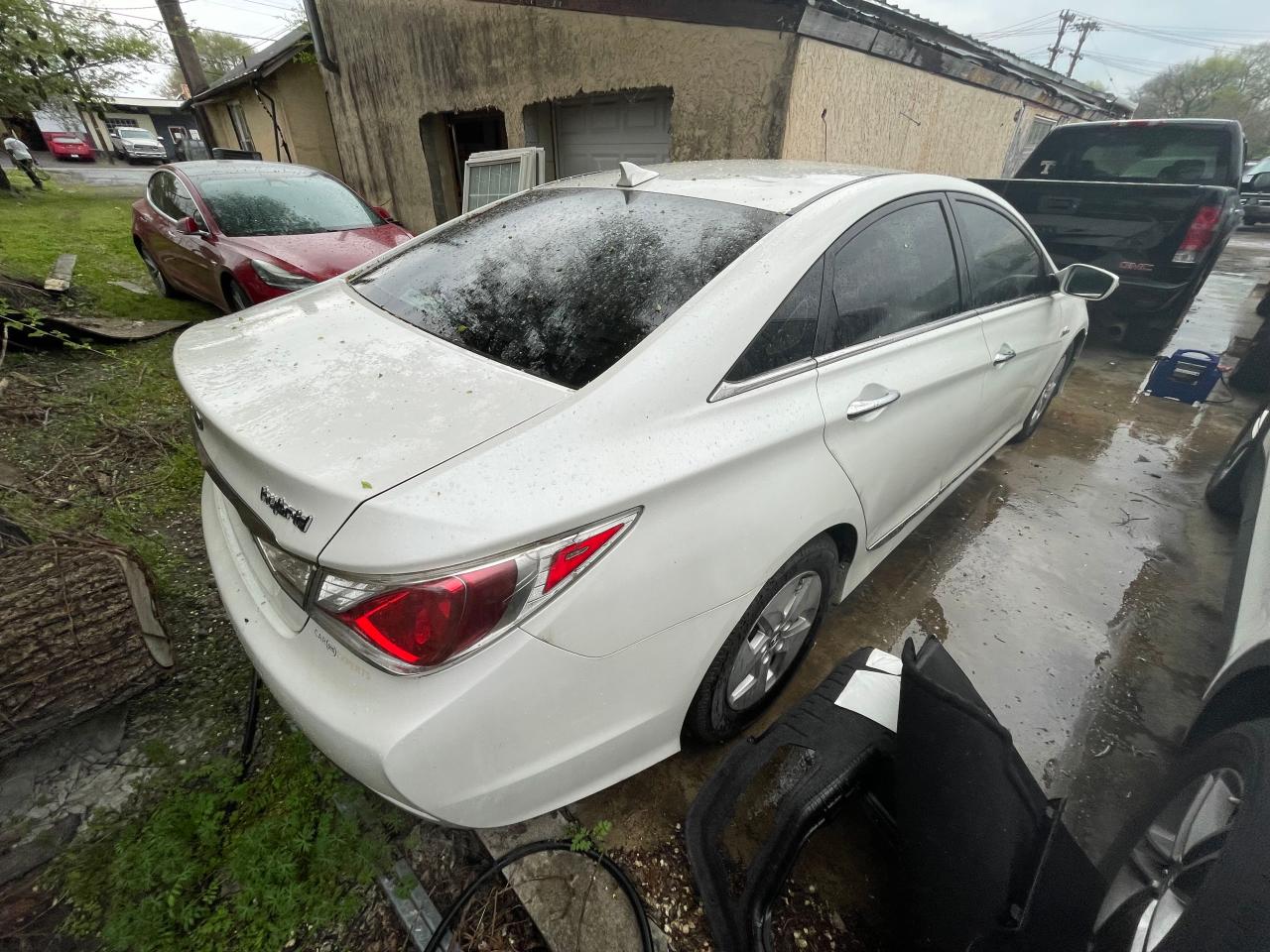 Photo 3 VIN: KMHEC4A46CA041197 - HYUNDAI SONATA 