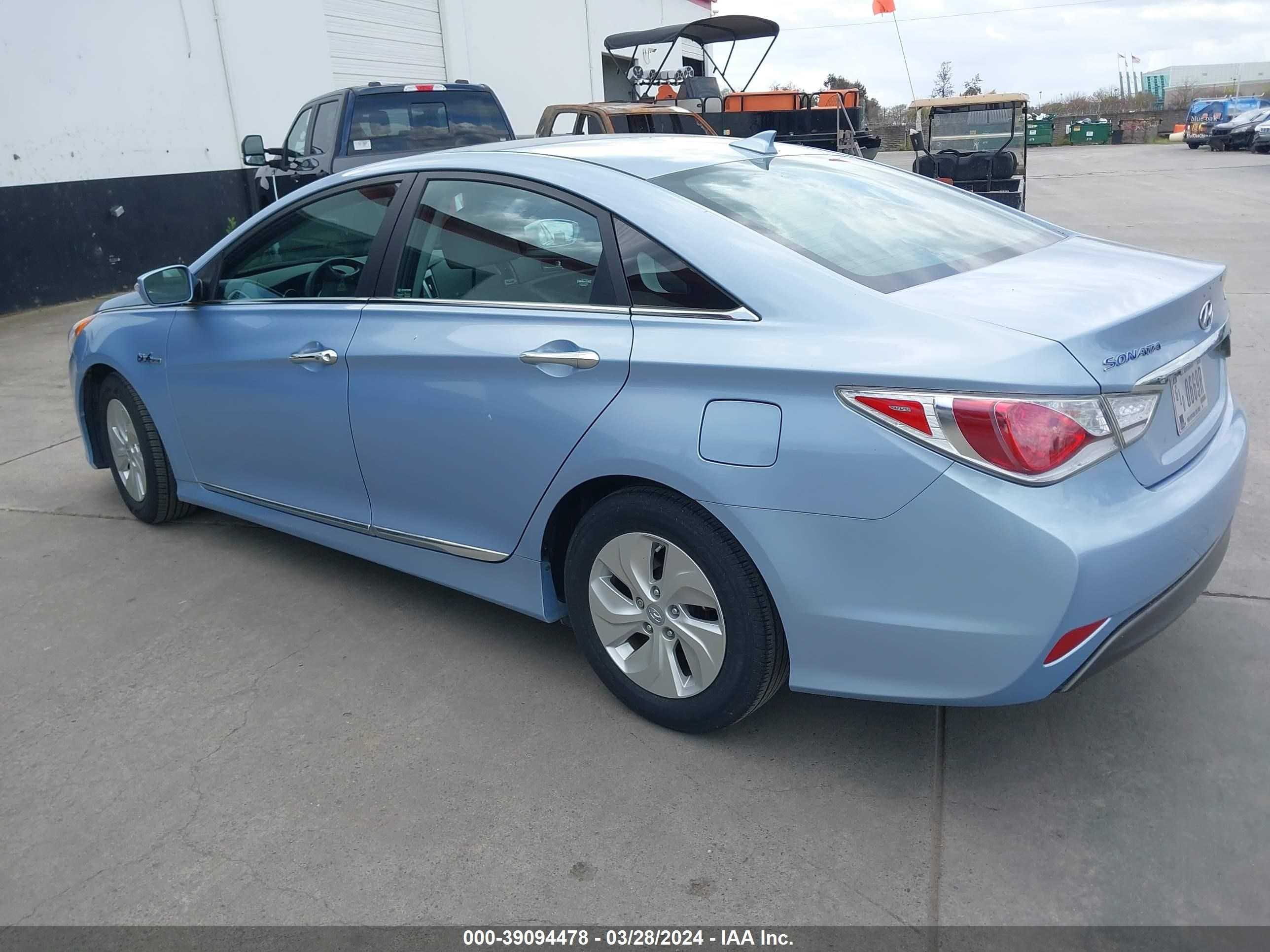 Photo 2 VIN: KMHEC4A46FA134919 - HYUNDAI SONATA 