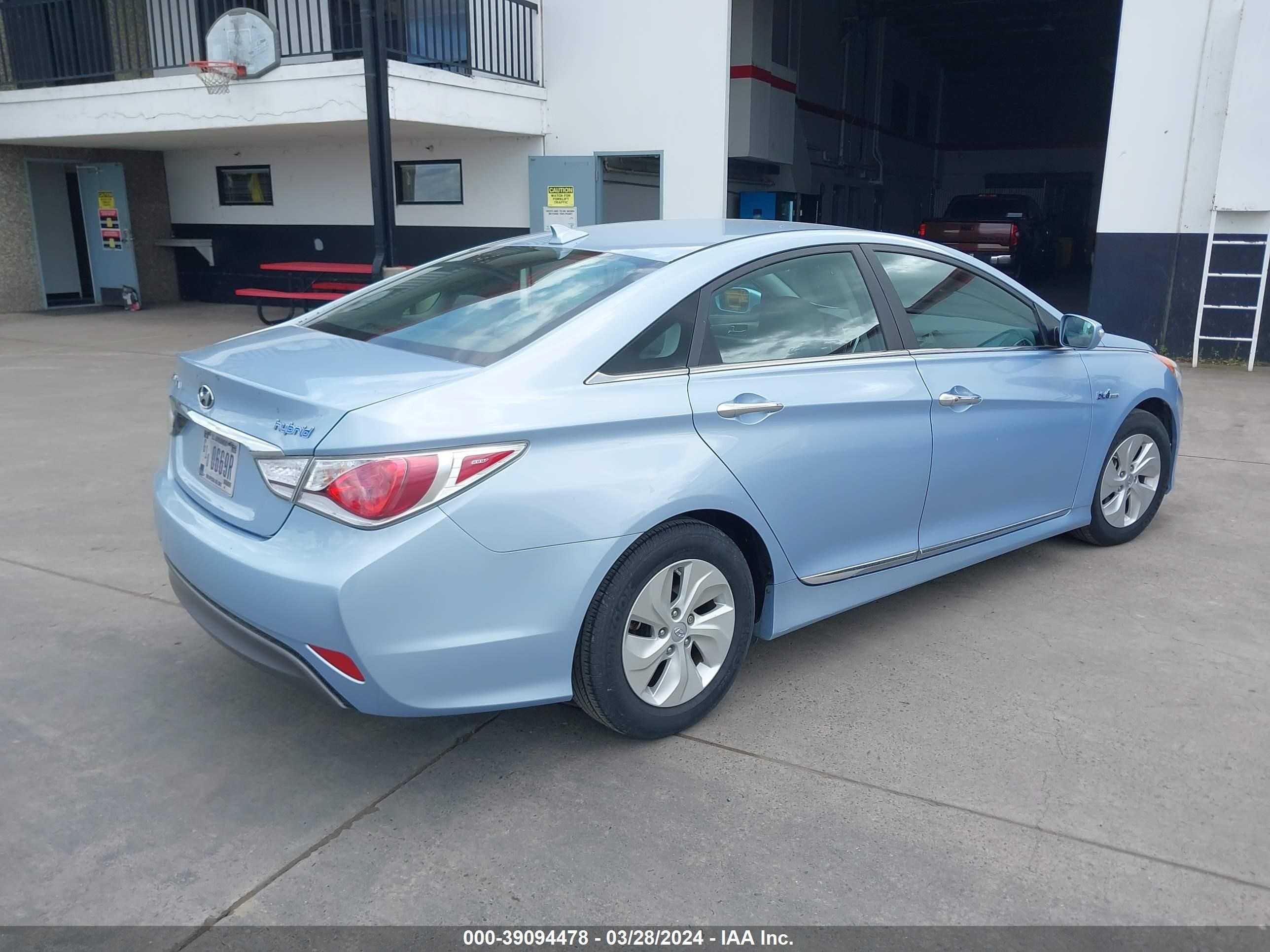 Photo 3 VIN: KMHEC4A46FA134919 - HYUNDAI SONATA 