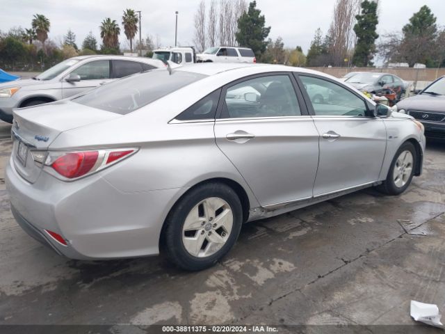 Photo 3 VIN: KMHEC4A47BA005050 - HYUNDAI SONATA HYBRID 