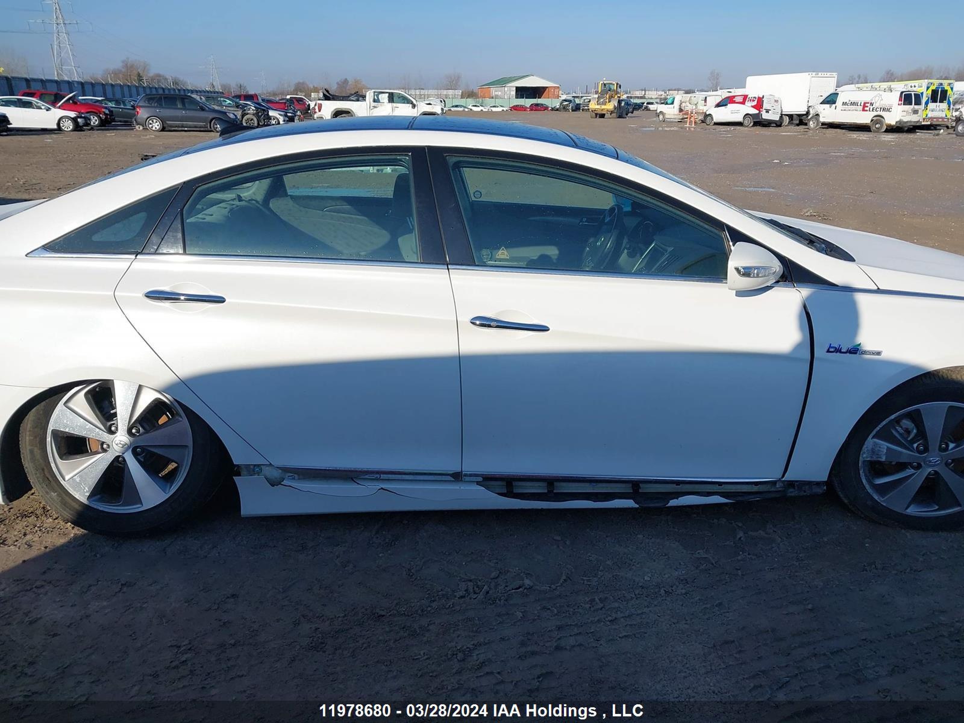 Photo 13 VIN: KMHEC4A47BA015156 - HYUNDAI SONATA 