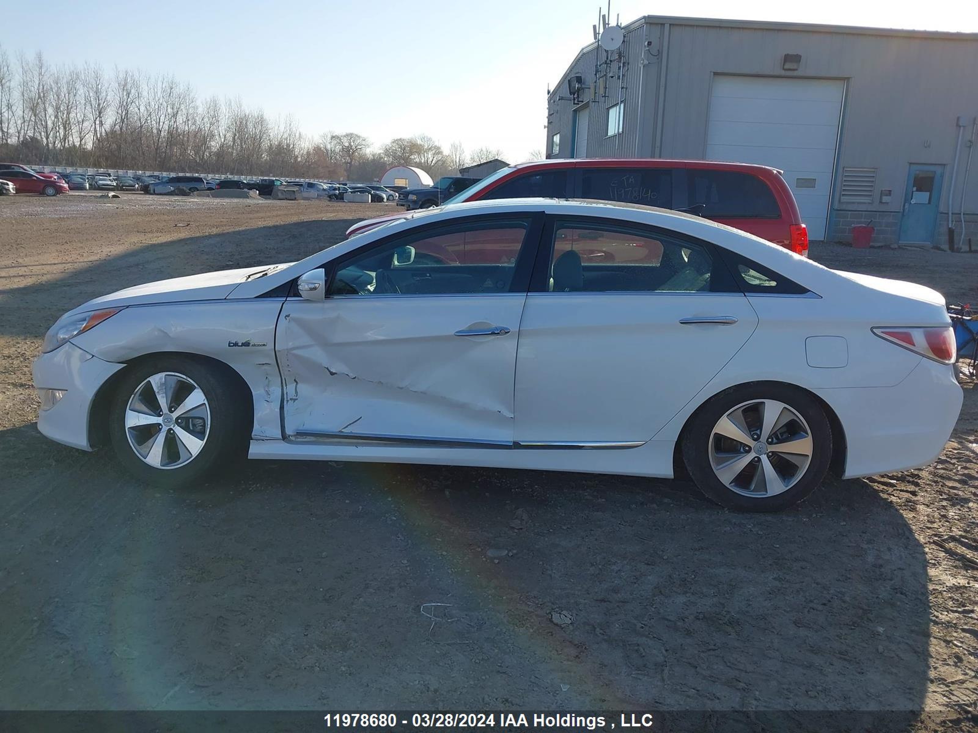 Photo 14 VIN: KMHEC4A47BA015156 - HYUNDAI SONATA 