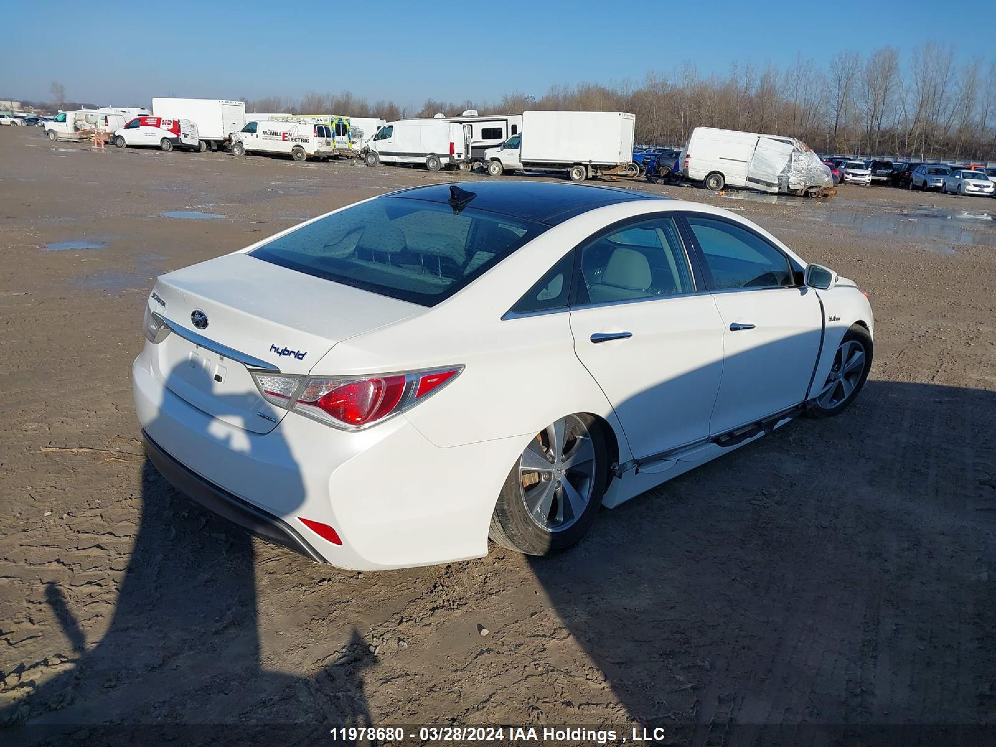 Photo 3 VIN: KMHEC4A47BA015156 - HYUNDAI SONATA 