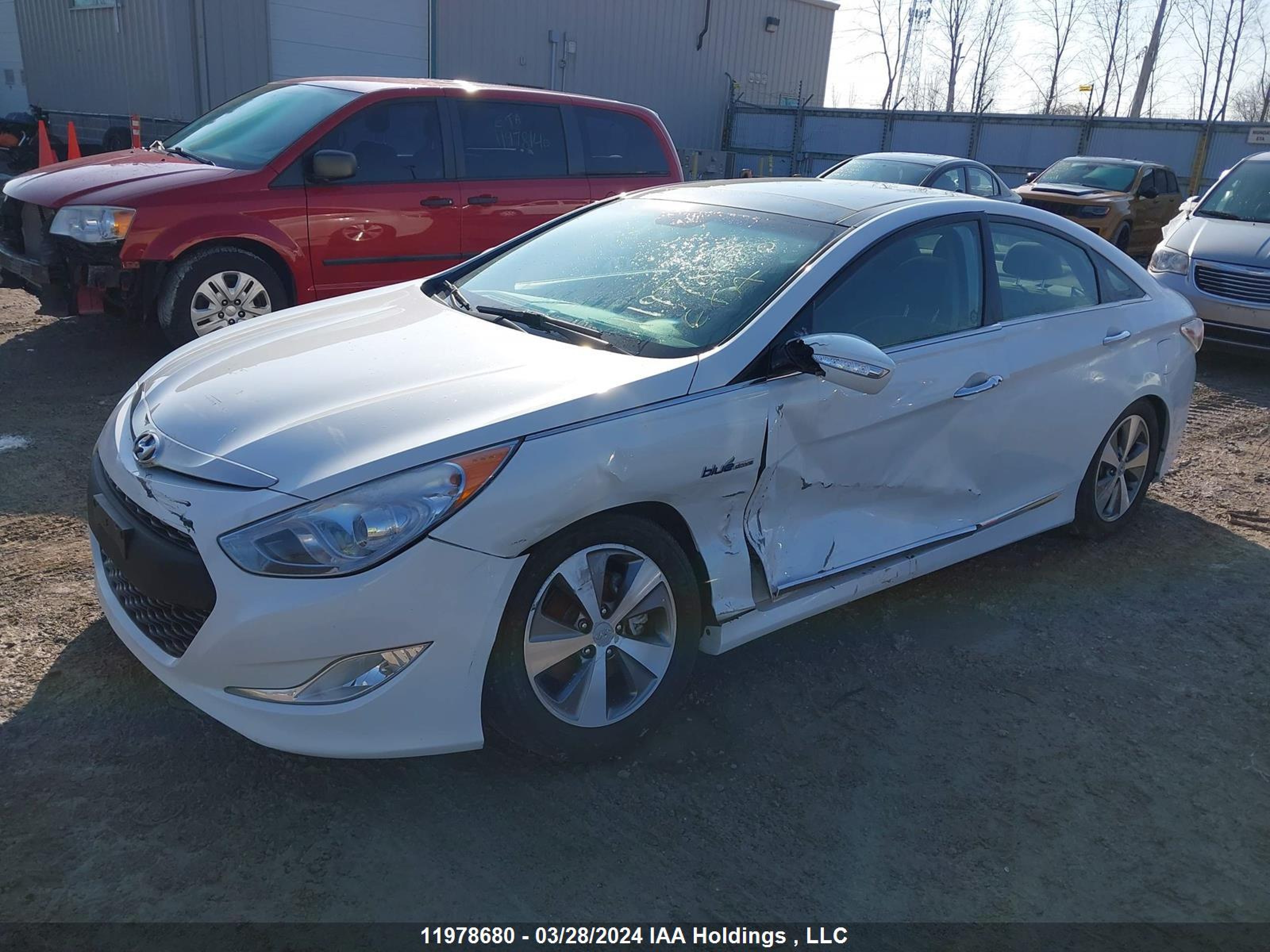 Photo 5 VIN: KMHEC4A47BA015156 - HYUNDAI SONATA 