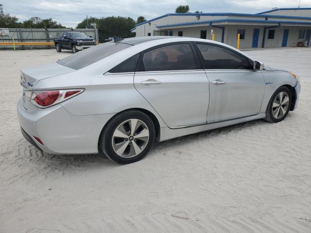 Photo 2 VIN: KMHEC4A47BA016937 - HYUNDAI SONATA HYB 