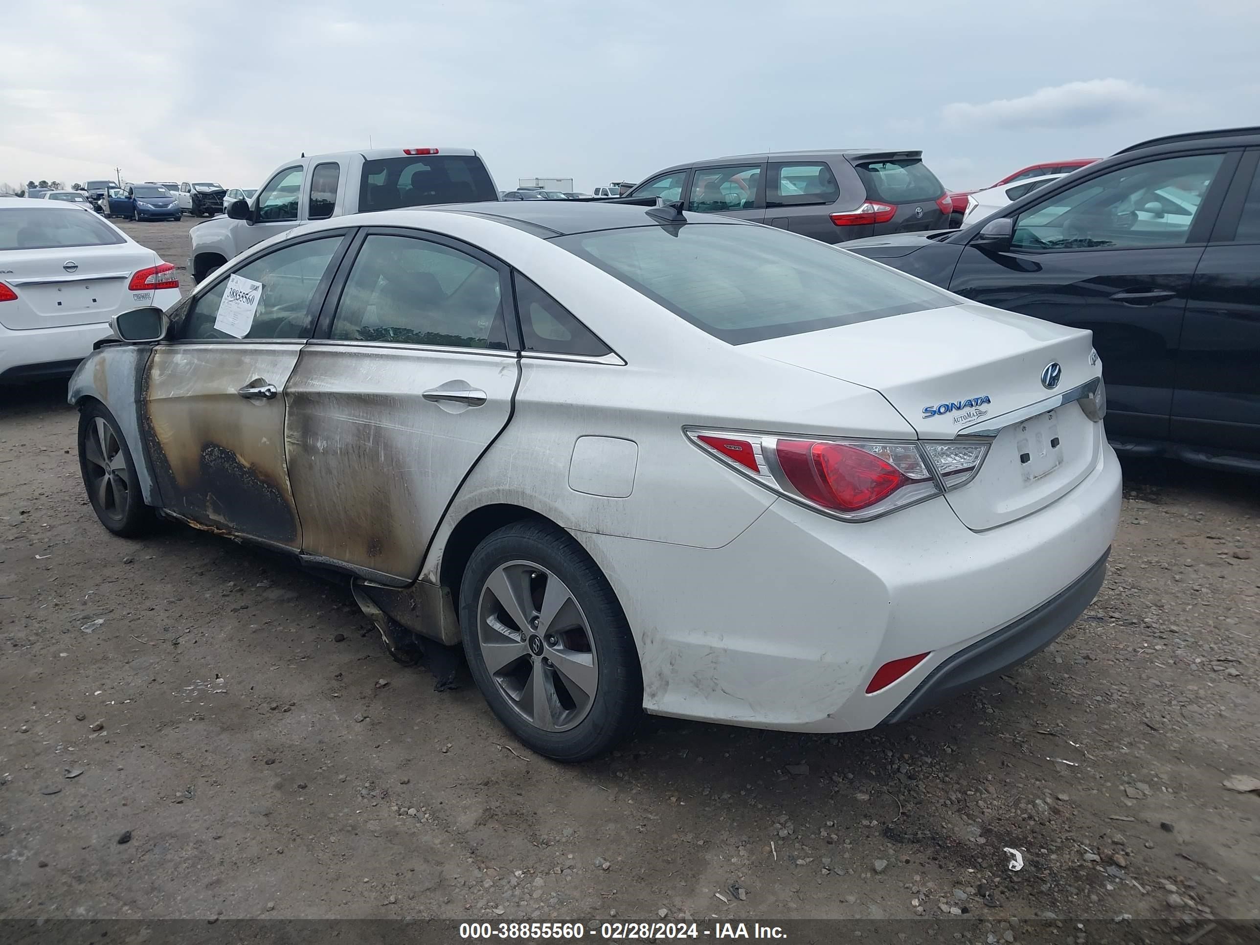 Photo 2 VIN: KMHEC4A47CA019550 - HYUNDAI SONATA HYBRID 