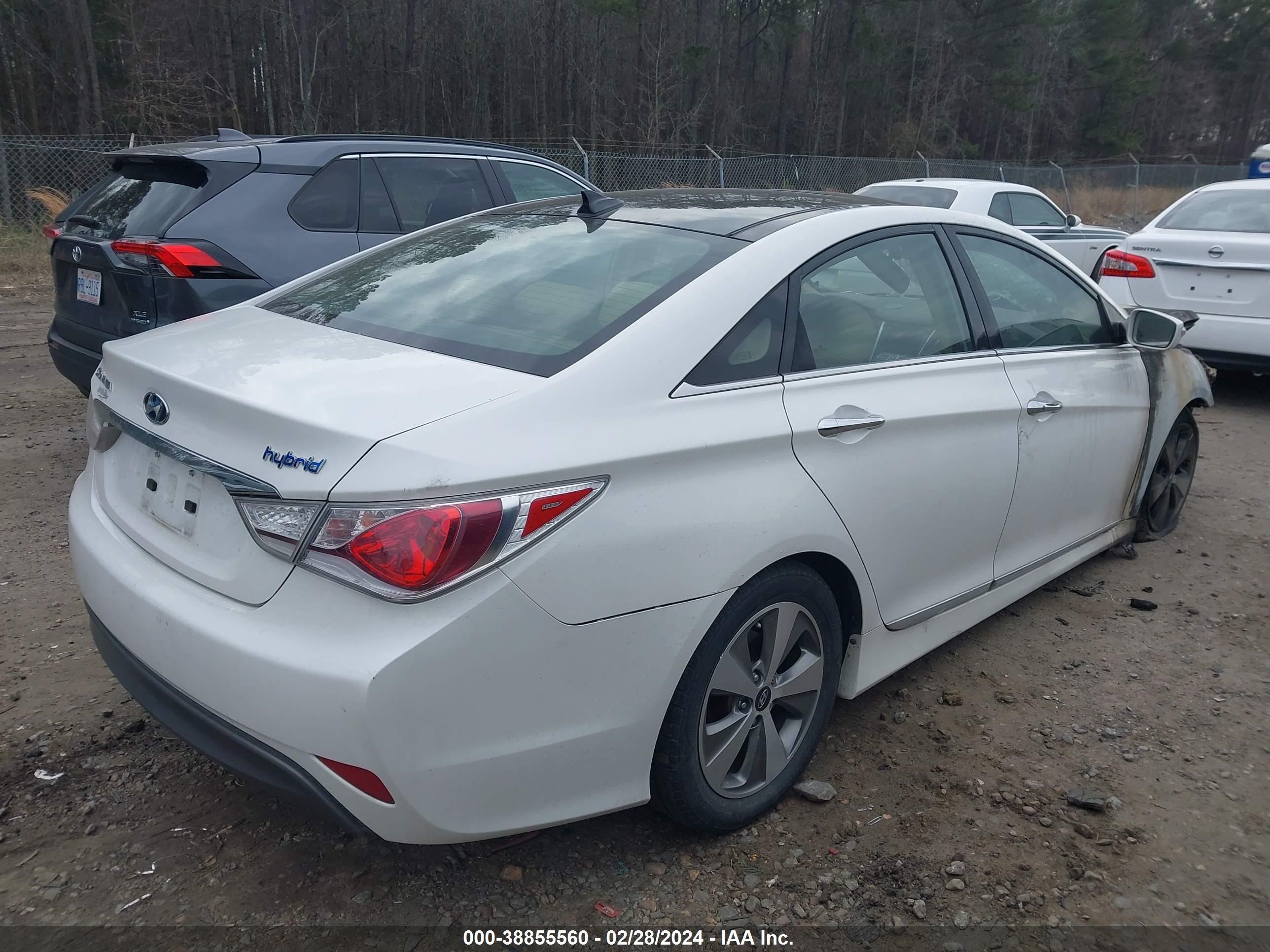 Photo 3 VIN: KMHEC4A47CA019550 - HYUNDAI SONATA HYBRID 