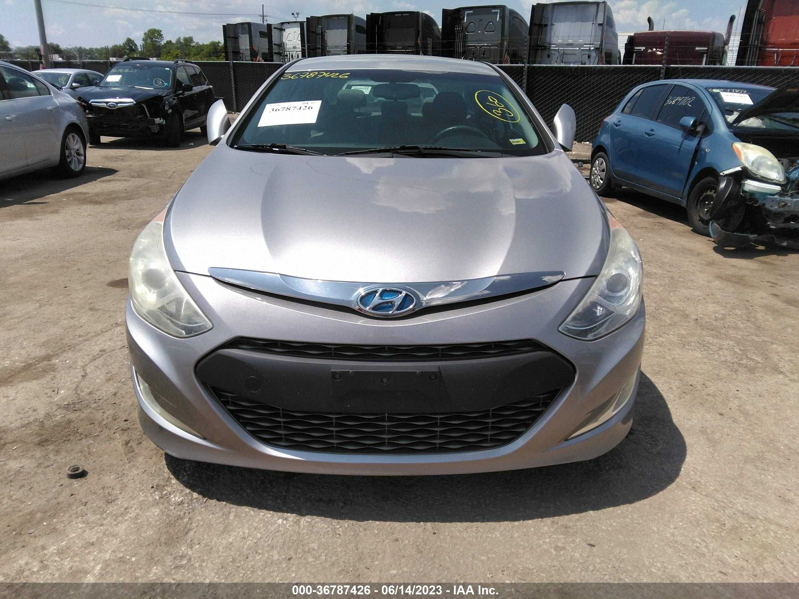 Photo 11 VIN: KMHEC4A47CA023727 - HYUNDAI SONATA 