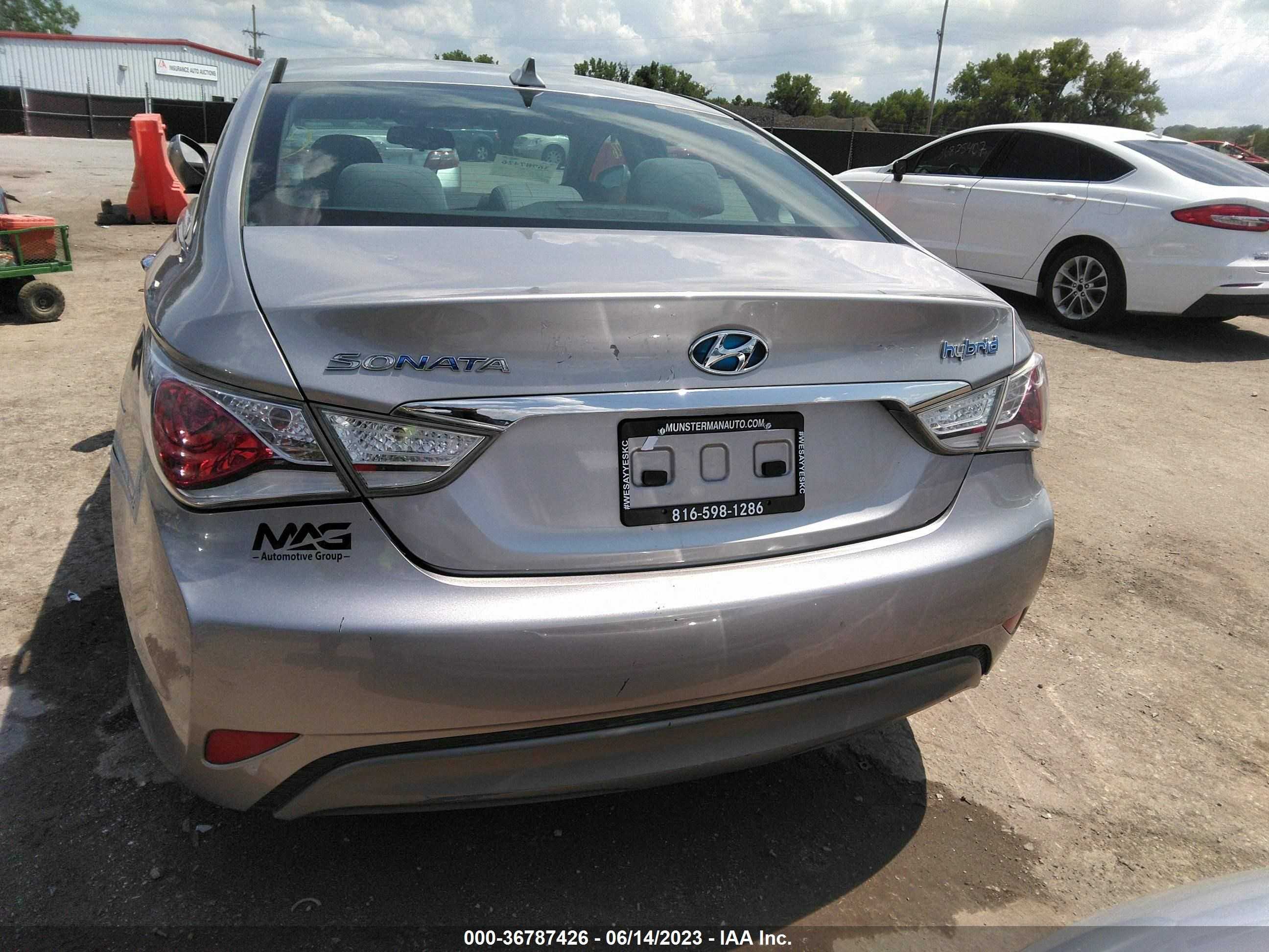 Photo 15 VIN: KMHEC4A47CA023727 - HYUNDAI SONATA 