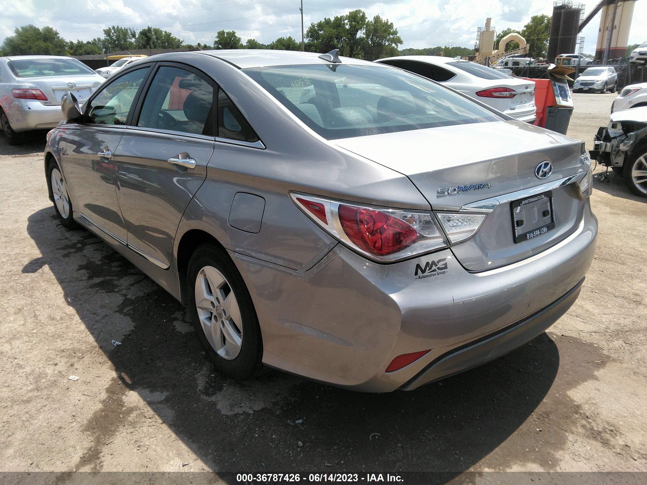 Photo 2 VIN: KMHEC4A47CA023727 - HYUNDAI SONATA 