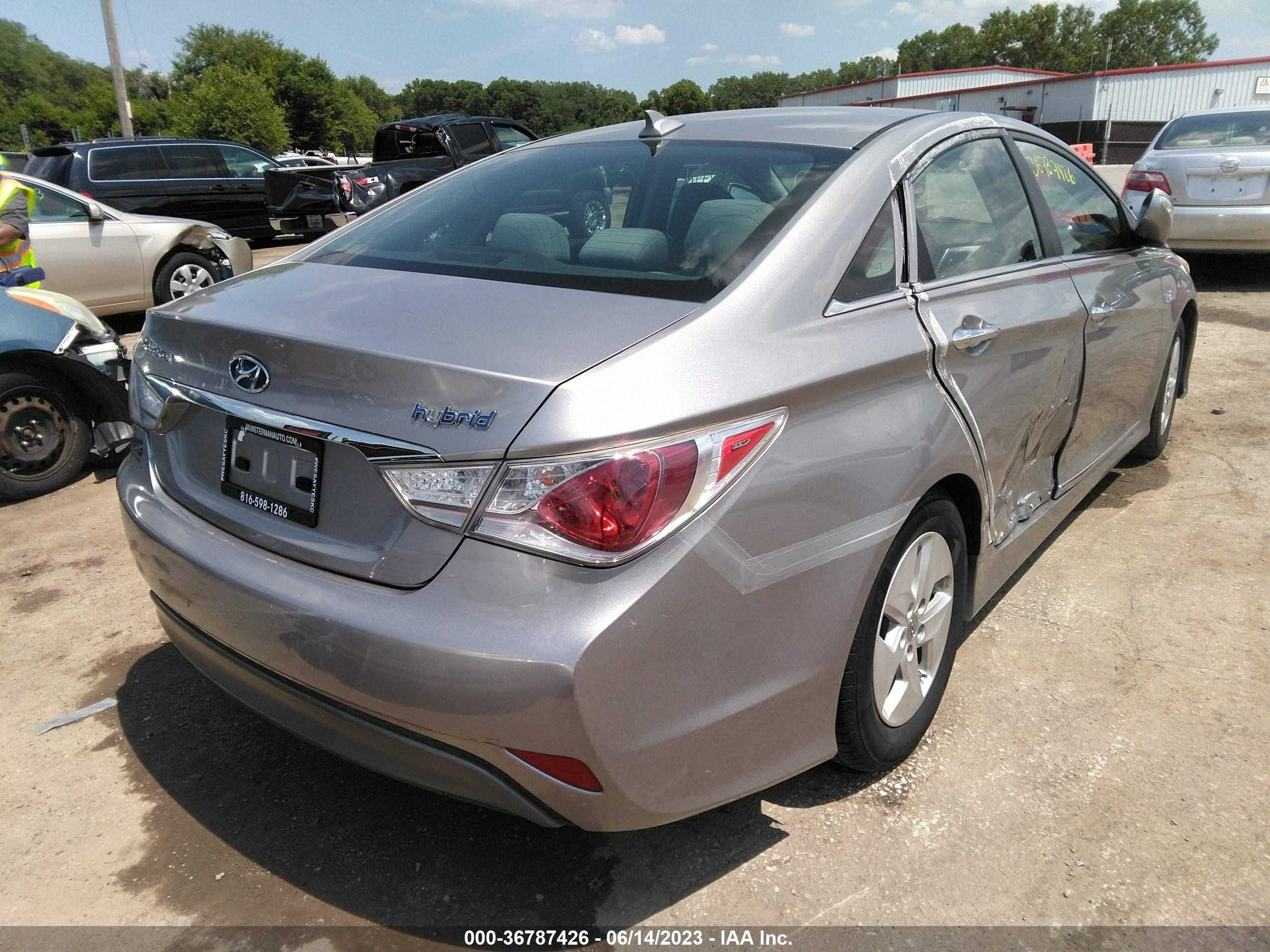 Photo 3 VIN: KMHEC4A47CA023727 - HYUNDAI SONATA 