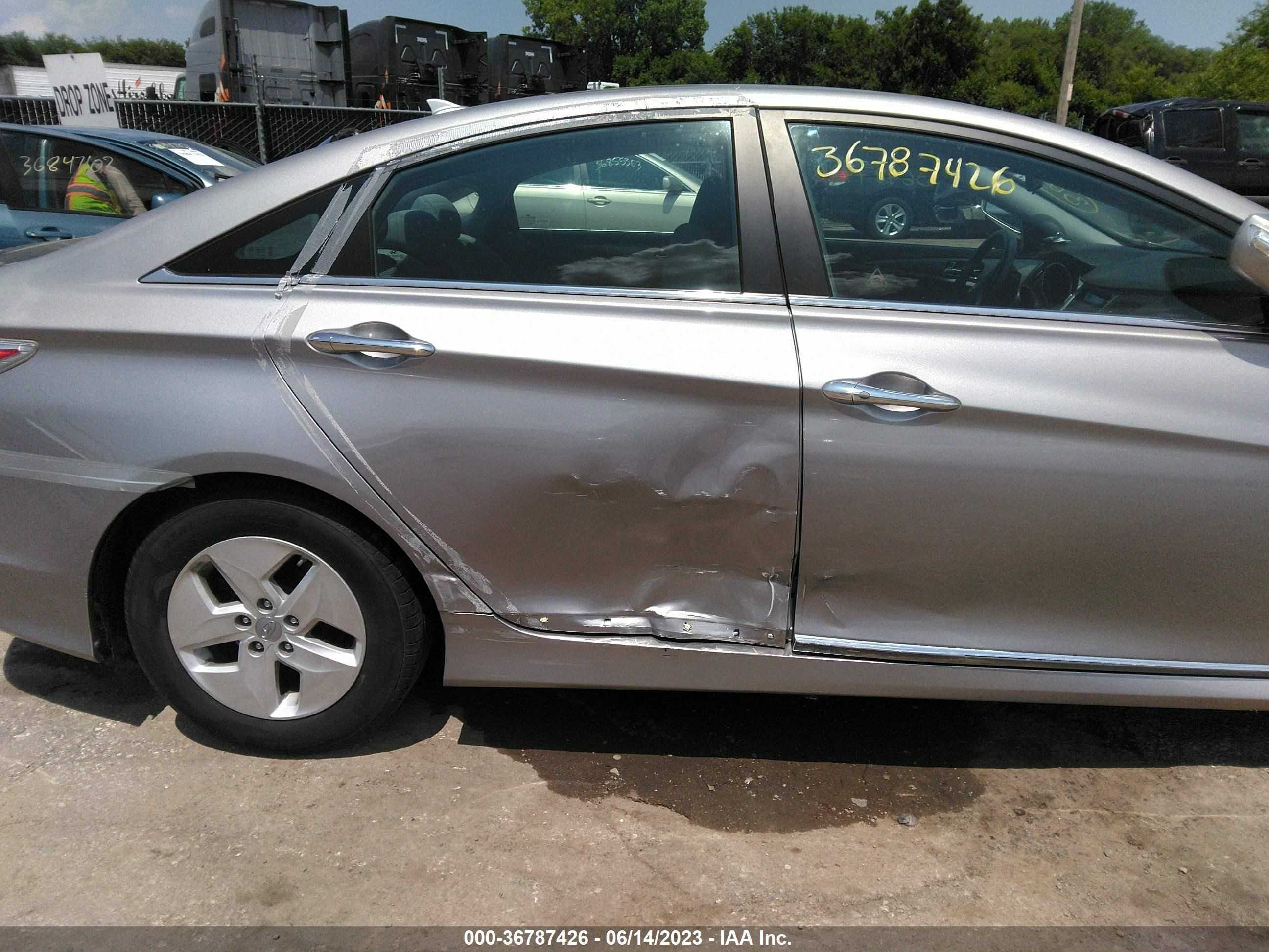 Photo 5 VIN: KMHEC4A47CA023727 - HYUNDAI SONATA 