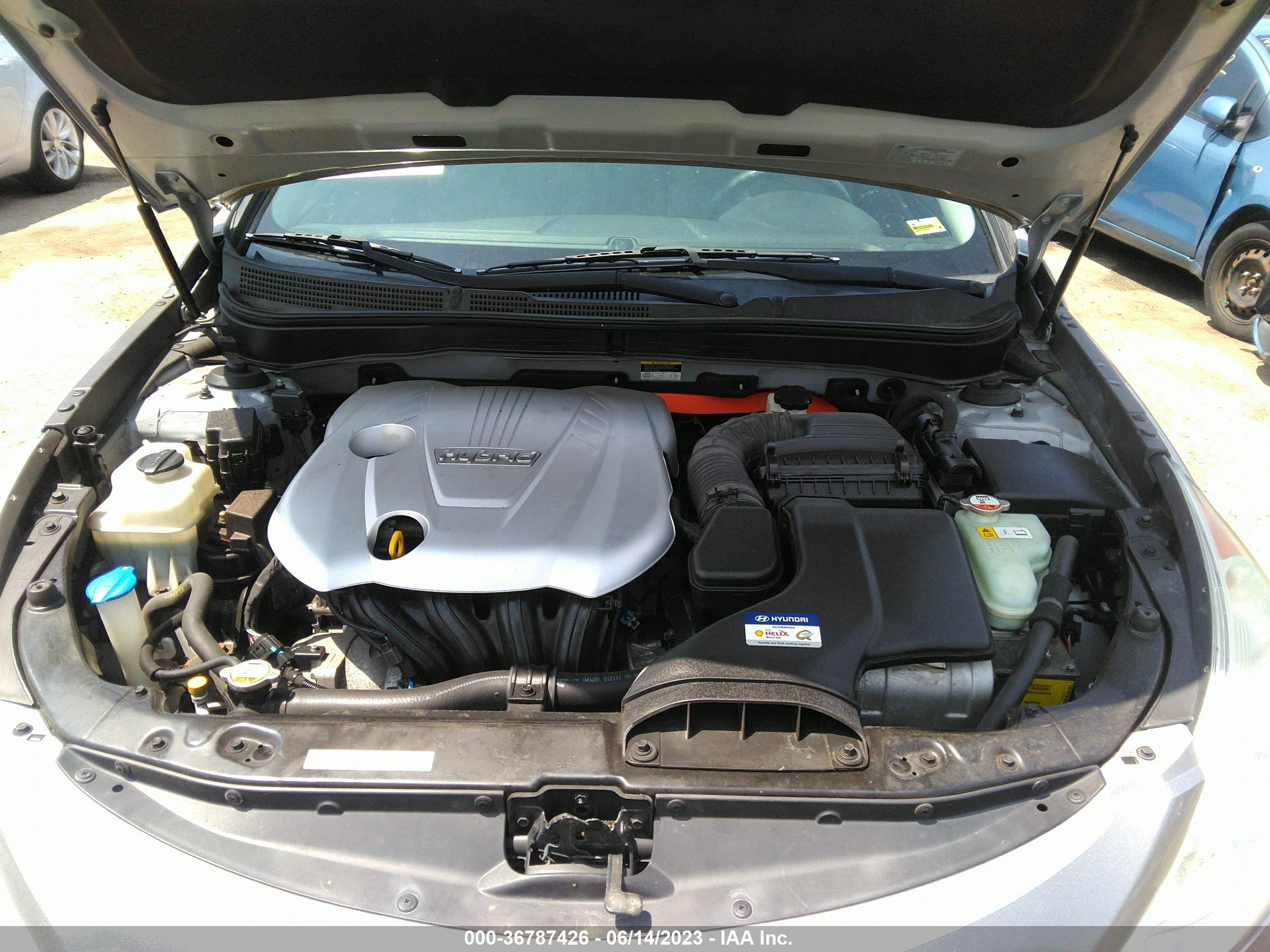 Photo 9 VIN: KMHEC4A47CA023727 - HYUNDAI SONATA 