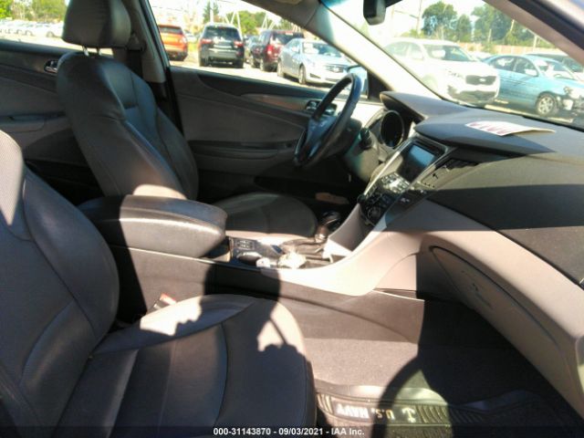 Photo 4 VIN: KMHEC4A47CA026708 - HYUNDAI SONATA 