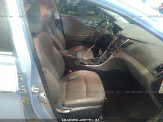 Photo 4 VIN: KMHEC4A47CA046070 - HYUNDAI SONATA 