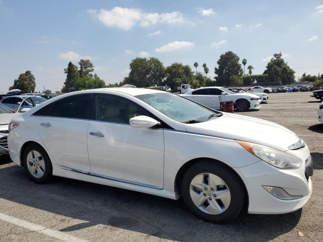 Photo 3 VIN: KMHEC4A47CA057831 - HYUNDAI SONATA HYB 