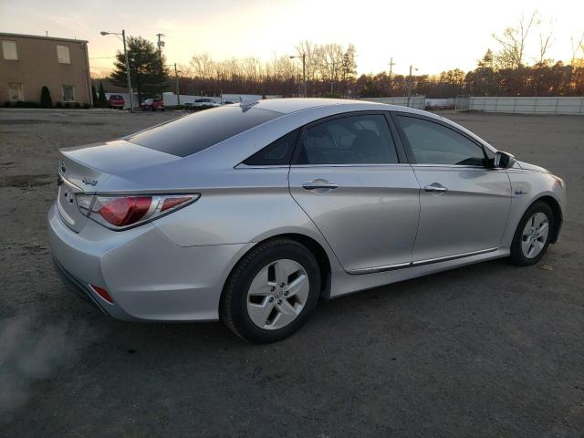 Photo 2 VIN: KMHEC4A48BA004411 - HYUNDAI SONATA 