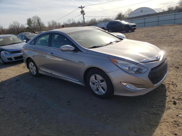 Photo 3 VIN: KMHEC4A48BA005106 - HYUNDAI SONATA HYB 