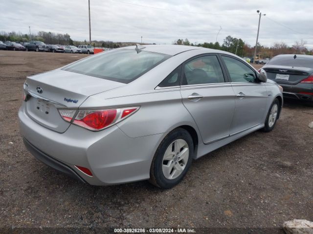 Photo 3 VIN: KMHEC4A48CA027379 - HYUNDAI SONATA HYBRID 