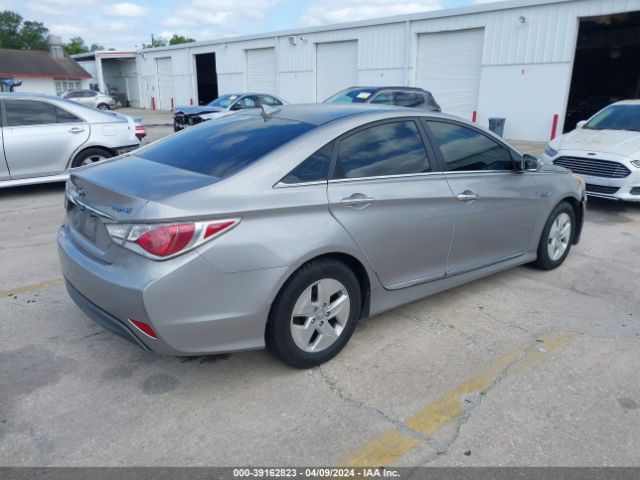 Photo 3 VIN: KMHEC4A48CA027446 - HYUNDAI SONATA HYBRID 