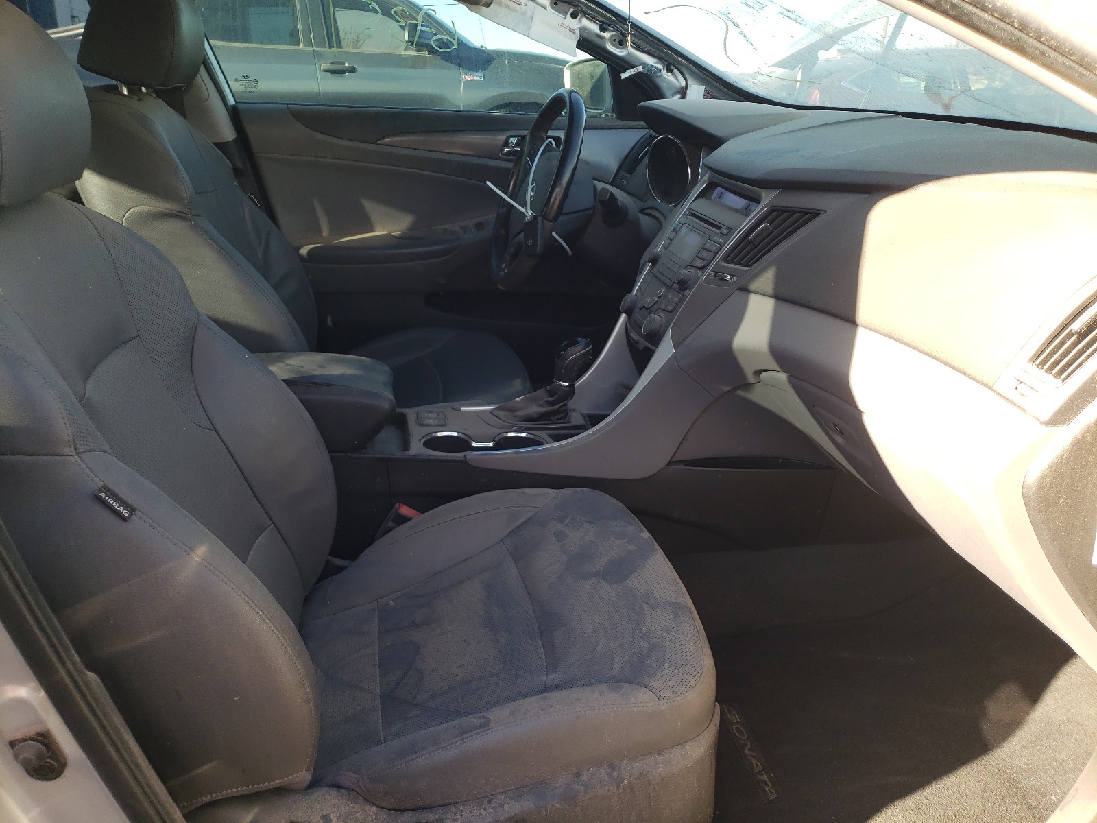 Photo 4 VIN: KMHEC4A48CA042089 - HYUNDAI SONATA HYB 