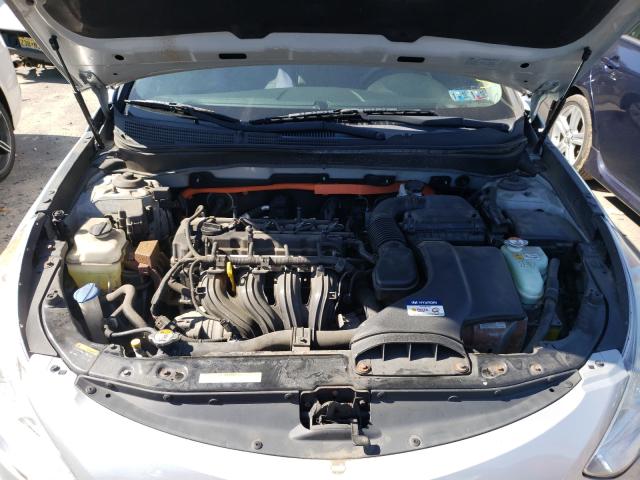 Photo 6 VIN: KMHEC4A48DA070945 - HYUNDAI SONATA HYB 