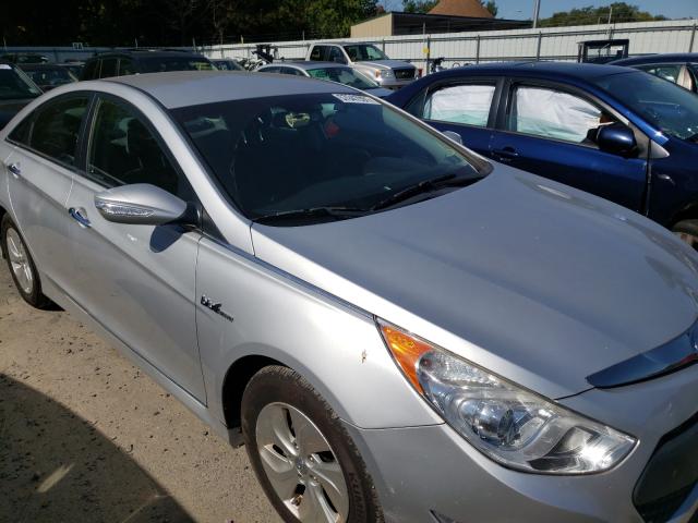 Photo 8 VIN: KMHEC4A48DA070945 - HYUNDAI SONATA HYB 