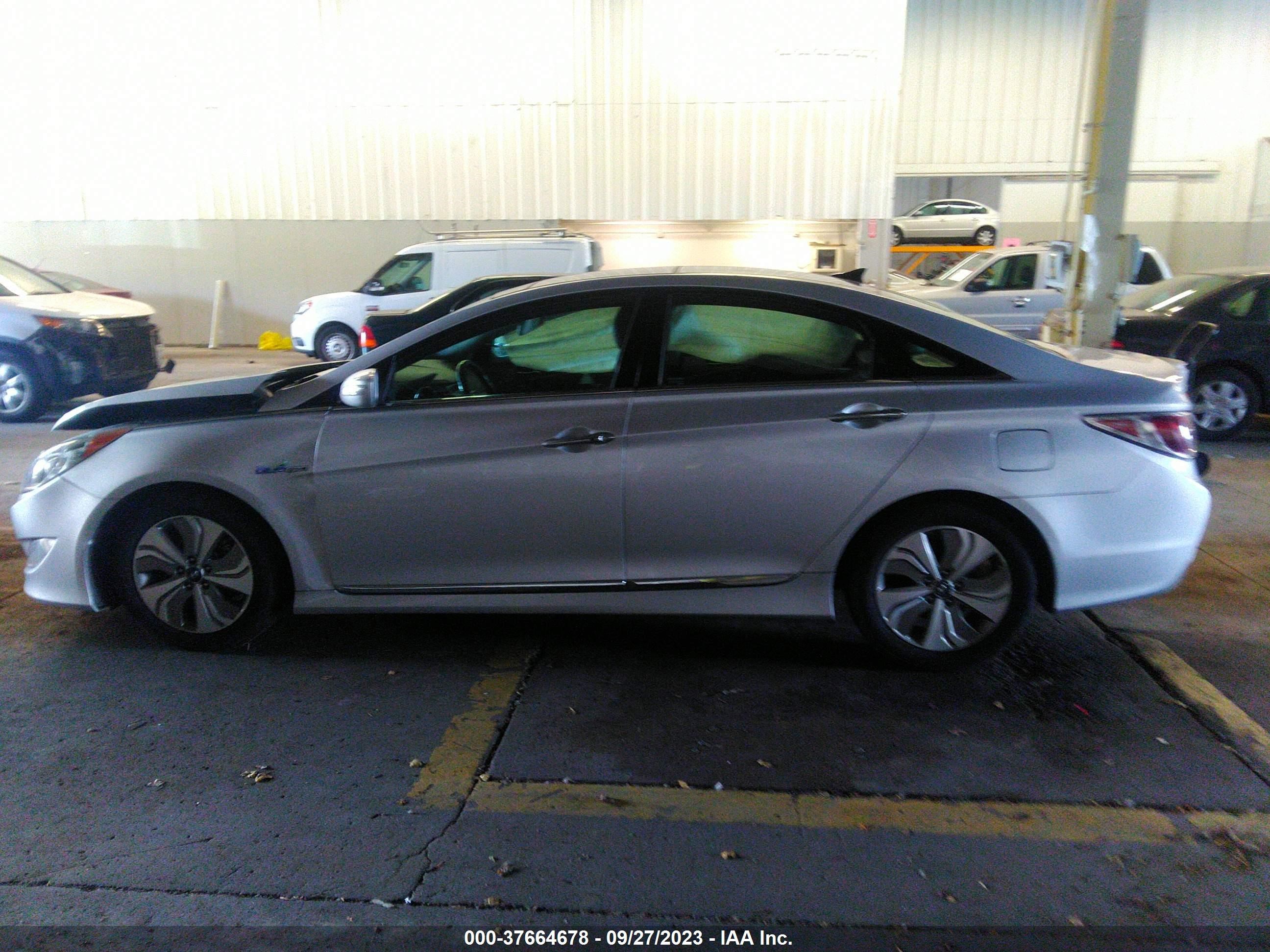 Photo 13 VIN: KMHEC4A48EA105355 - HYUNDAI SONATA 