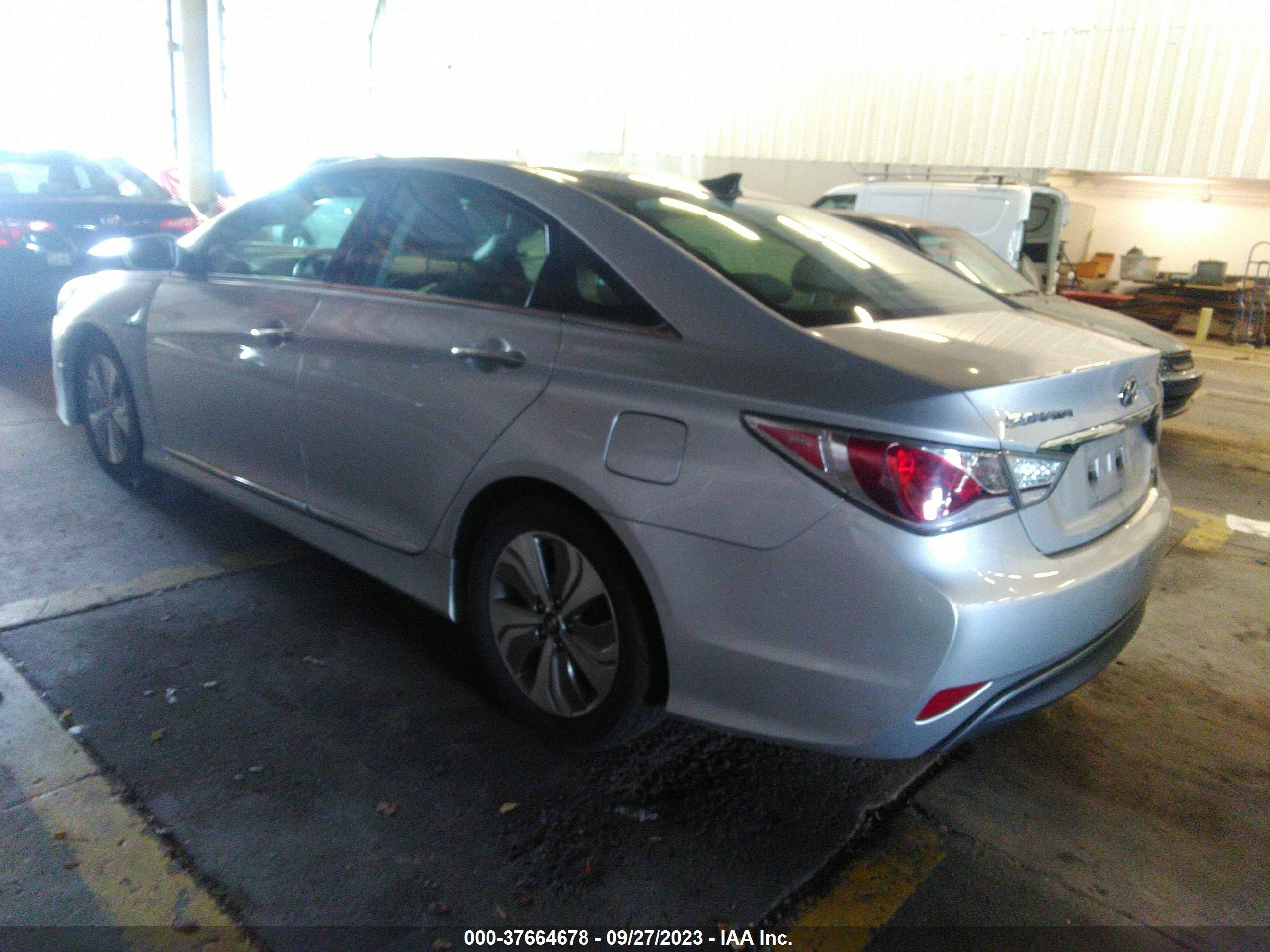 Photo 2 VIN: KMHEC4A48EA105355 - HYUNDAI SONATA 